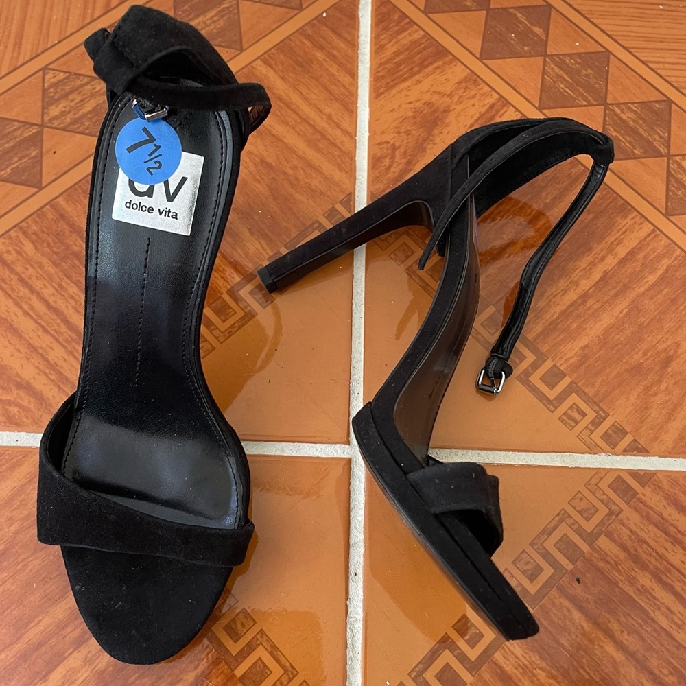 Dolce Vita strappy sandals size 7.5